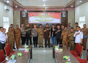 Polres Samosir menggelar Rapat Koordinasi Lintas Sektoral dalam rangka persiapan pengamanan Pemilu tahun 2023-2024. Acara tersebut berlangsung di Aula Wira Pinandita Mako Polres Samosir