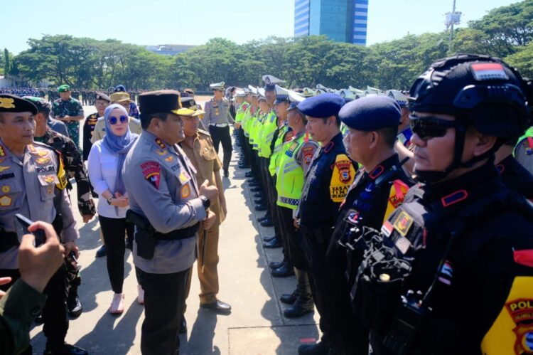 Polda Sulawesi Selatan menggelar Apel Gelar Pasukan Operasi Mantab Brata 2023-2024 dalam rangka Pengamanan Pemilu 2024 di Lapangan Karebosi Kota Makassar, Selasa (17/10/23).