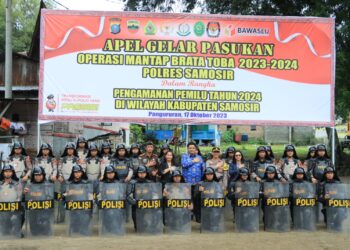 SISPAMKOTA Polres Samosir. Kegiatan ini bertujuan untuk mempersiapkan personel pengamanan dalam menghadapi situasi kontingensi yang mungkin terjadi selama Pemilu 2024 di wilayah hukum Polres Samosir.