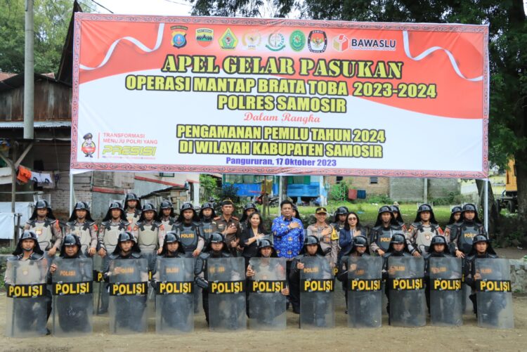 SISPAMKOTA Polres Samosir. Kegiatan ini bertujuan untuk mempersiapkan personel pengamanan dalam menghadapi situasi kontingensi yang mungkin terjadi selama Pemilu 2024 di wilayah hukum Polres Samosir.