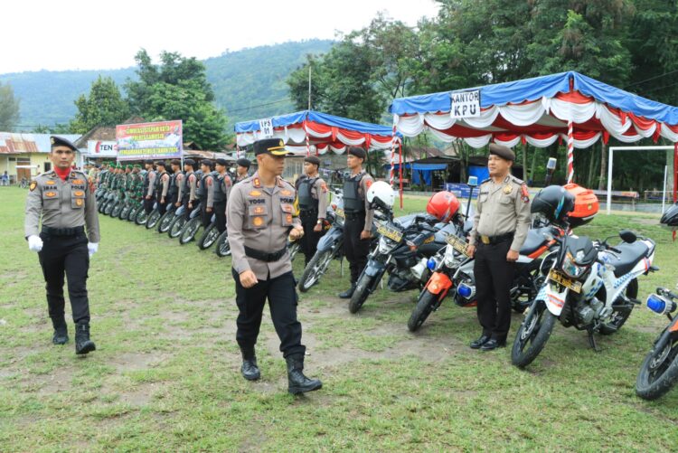 Apel Gelar Pasukan Operasi Mantap Brata Toba Tahun 2023-2024 telah digelar di Tanah Lapang Kecamatan Pangururan Kabupaten Samosir. Apel ini bertujuan untuk mempersiapkan pengamanan Pemilu tahun 2024 di wilayah Hukum Polres Samosir.