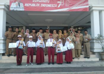 Siswa SD IT Usamah Kota Tegal, Muhammad Fadhli Albani, siswa kelas 6 yang belum lama ini menyabet Juara 3 PAI MAPSI di tingkat Propinsi yang sebelumnya telah meraih Juara 1 tingkat Kota Tegal.