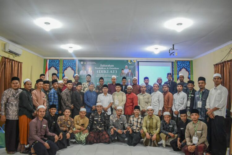 Pengurus Harakah Talabah Aceh Utara usai mengikuti pelantikan pengurus baru periode 2023-2026 menggelar Pendidikan dan pelatihan (Diklat) selama 2 hari Senin-Selasa Tanggal 16-17 Oktober 2023 di Aula kesbangpol lhoksukon Aceh Utara.