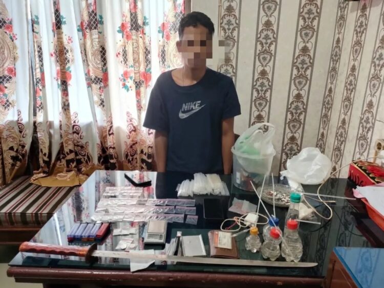 DITANGKAP: Rusli (41) bandar sabu-sabu ditangkap Ditpolairud Polda Sumut di pesisir pantai Jalan Kampar Kelurahan Belawan I, Kecamatan Medan Belawan, Kota Medan, Rabu (18/10/2023). (Foto Dok/Polda Sumut)