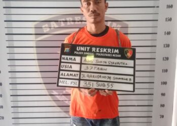 DIAMANKAN: Pelaku penganiayaan terhadap petugas Dishub Medan berinisial Ag diamankan di Polsek Sunggal, Kamis (19/10/2023).(Foto Dok/Polsek)