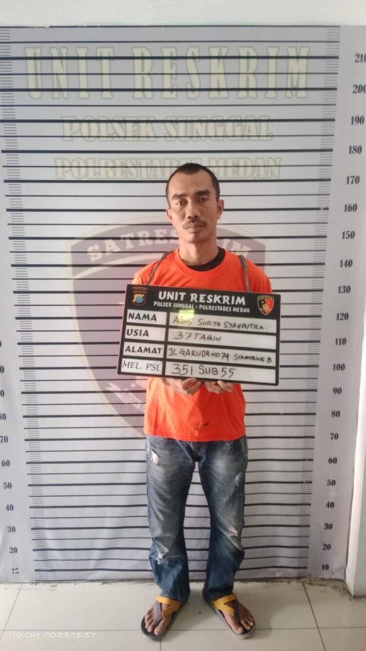 DIAMANKAN: Pelaku penganiayaan terhadap petugas Dishub Medan berinisial Ag diamankan di Polsek Sunggal, Kamis (19/10/2023).(Foto Dok/Polsek)