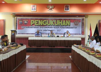 Kapolres Pematang Siantar AKBP Yogen Heroes Baruno SH S.I.K selaku Pembina pokdar Kamtibmas Bhayangkara resort Pematang Siantar Kukuhkan Effendy Simanjuntak A MD T Kom sebagai Ketua Pokdar Kambtibms Bhayangkara resort Pematang Siantar masa bakti 2023 – 2027.