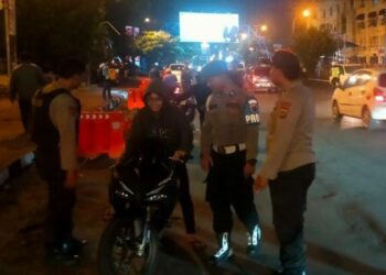 Pada Jumat malam, tanggal 20 Oktober 2023, Kepolisian Resor Kota Manado (Polresta Manado) menjalankan patroli Kegiatan Rutin yang Ditingkatkan (KRYD) secara intensif, baik pada siang maupun malam hari.