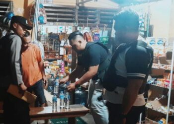 Razia miras ini dilaksanakan di Wilayah Kecamatan Sario Kota Manado dan berhasil menyita 5 botol minuman keras jenis Cap tikus ukuran 600ML dari Warung Rommy yang terletak di Kelurahan Sario, Kecamatan Sario.