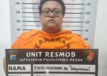 PENGHINA AGAMA KRISTEN: Tiktoker berinisial FN yang diduga melakukan penghinaan terhadap Agama Kristen diamankan di Mako Sat Reskrim Polrestabes Medan, Sabtu (21/10/2023).(Foto Dok/Polrestabes)