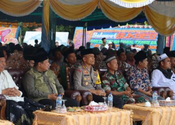 Kapolres Dairi AKBP Agus Bahari P.A, S.I.K, S.H, M.Si Menghadiri Hari Santri Nasional Ke -IX Tahun 2023 bertempat di Pondok Pesantren Sidiangkat Kabupaten Dairi. Minggu 22 Oktober 2023.