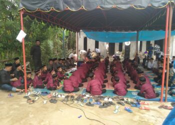 Warga Gampong Blang Jruen, Kecamatan Tanah Luas,Kabupaten Aceh Utara, rutin menggelar kegiatan Maulid Nabi Muhammad SAW setiap tahunnya, yang kali ini pada penyelenggaraan Maulid Nabi Muhammad SAW 1445 Hijriah digelar dihalaman Meunasah, dan hampir seribu tamu undangan menghadiri peringatan maulid Nabi Muhammad SAW tahun ini, Minggu 22 Oktober 2023.