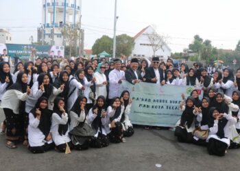 Peringatan Hari Santri Nasional ke - 8 tingkat Kota Tegal di Jl. Pancasila, Minggu (22/10/23) mengusung tema "Jihad Santri Jayakan Negeri".