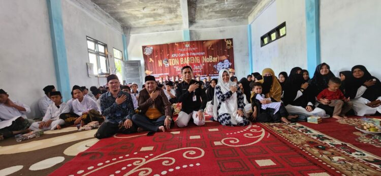 Komisi Independen Pemilihan (KIP) Kabupaten Nagan Raya dalam rangka memperingati Hari Santri yang jatuh pada Minggu tanggal 22 Oktober 2023, menggelar nonton bareng film "Kejarlah Janji".