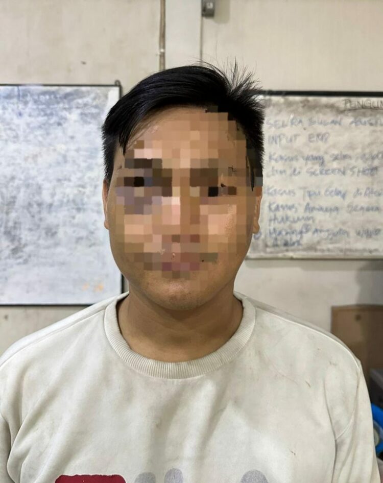 Pelaku, yang bernama Jerry Moningka (37 tahun), seorang pria Kristen tanpa pekerjaan, ditangkap di Kelurahan Ranotana Lk I, Kecamatan Sario.