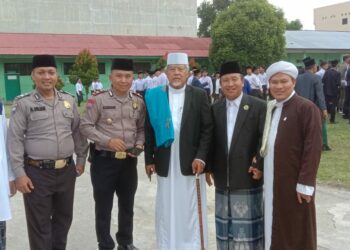 SILATURAHMI: Kasat Binmas Polrestabes Medan Kompol Kamdani silaturahmi ke tokoh agama dan Pimpinan Ponpes Tahfizul Quran Jabbal Noor, KH Zulfikar LC dan para Ustad di Sunggal, Senin (23/10/2023).(Foto Dok/Polrestabes)