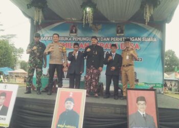 Sebanyak 15 desa di Kabupaten Banyumas melaksanakan pemilihan kepala desa (pilkades) secara serentak, Senin (23/10/2023). Perhelatan seru memperebutkan kursi kepala desa menjadi banyak perhatian dari masyarakat di wilayah Banyumas. Senin, 23 Oktober 2023.