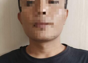 Tim Resmob Polresta Manado berhasil menggagalkan peredaran obat keras jenis Thryhexipenidil dengan mengamankan seorang tersangka, AK alias AI (28 tahun), di Jl. Jenderal Sudirman No.73, Kelurahan Wenang Utara, Kecamatan Wenang, Kota Manado pada Sabtu, 21 Oktober 2023, sekitar pukul 15.00 WITA.
