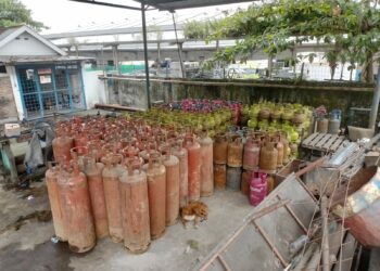 TABUNG GAS:
Sejumlah barang bukti tabung gas pengoplosan LPG bersubsidi di gudang penyimpanan yang berlokasi di Kawasan Industri Medan (KIM) II, Jalan Pulau Natuna II, Kecamatan Percut Seituan. (Foto Dok/ Polda Sumut)