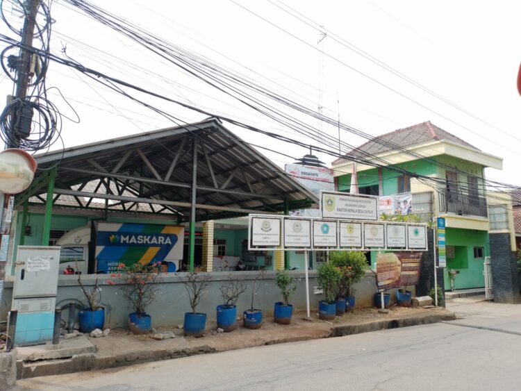 Kantor Desa Dayeuh Kecamatan Cileungsi Kabupaten Bogor (foto : RH/Mitrapolri.com)