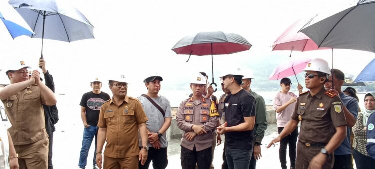 Kapolres Samosir ikut Kunjungan Lapangan Venue Aqua Bike Pangururan Kabupaten Samosir oleh Kementerian Koordinator bidang Kemaritiman dan Investasi Republik Indonesia dalam rangka Kesiapan Event Aqua Bike Jetski internasional di Wilayah Kabupaten Samosir yang berlokasi di Kawasan Water Front City Kecamatan Pangururan Kabupaten Samosir.