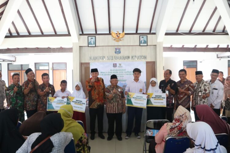 Badan Amil Zakat Nasional (Baznas) Kota Tegal kembali membagikan bantuan untuk anak yatim. Giliran Kelurahan Kraton Kecamatan Tegal Barat mendapatkan bantuan yang diberikan kepada 110 anak yatim.