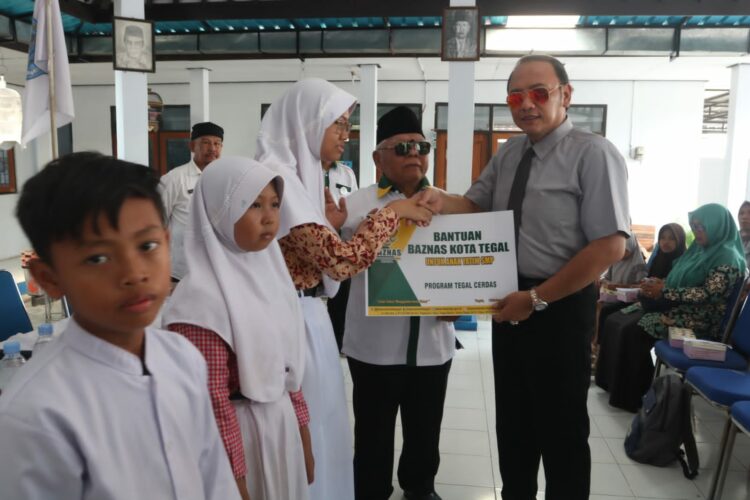 Sebanyak 83 siswa yatim dhuafa siswa SD dan SMP di Kecamatan Tegal Selatan menerima bantuan manfaat dari Badan Amil dan Zakat Nasional (Baznas) Kota Tegal