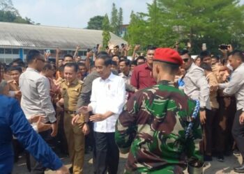 Presiden Joko Widodo melakukan kunjungan ke salah satu sekolah yang berada di kota Palembang yaitu SMK Negeri 2 Palembang, Kamis (26/10/2023).