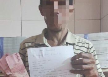 Pelaku seorang pria bernama AA (42 tahun), seorang tukang bangunan yang beralamat di Kelurahan Singkil 1, Gunung Potong, Kecamatan Singkil, Kota Manado, Rabu (25/10/2023).