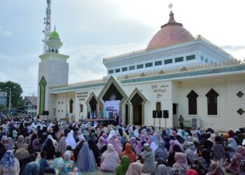 Padati Masjid Agung Babussalam, masyarakat Kota Sabang berbondong-bondong hadir gaungkan aksi solidaritas untuk Palestina. Aksi juga ini diikuti oleh puluhan komunitas, ormas, OKP dan lembaga Islam di Kota Sabang.