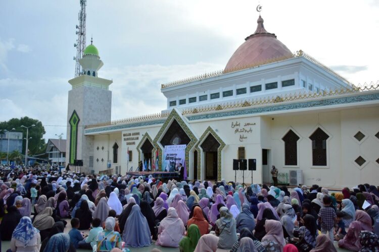 Padati Masjid Agung Babussalam, masyarakat Kota Sabang berbondong-bondong hadir gaungkan aksi solidaritas untuk Palestina. Aksi juga ini diikuti oleh puluhan komunitas, ormas, OKP dan lembaga Islam di Kota Sabang.