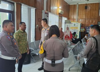 Satuan Lalu Lintas (Sat Lantas) Polres Simalungun menerima kunjungan kerja dalam bentuk supervisi pelayanan publik bidang Regident Ranmor Kamis, tanggal 26 Oktober 2023, di Kantor Samsat bersama Pematang Siantar.