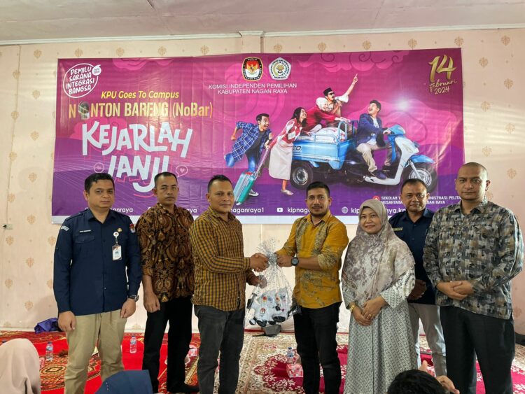 Komisi Independen Pemilihan (KIP) Kabupaten Nagan Raya menggelar kegiatan KPU Goes To Kampus, Sabtu, 22/10/2023, bertempat di Kampus Sekolah Tinggi Ilmu Administrasi Pelita Nusantara Nagan Raya,kawasan Desa Cot Kuta Kecamatan Suka Makmue.