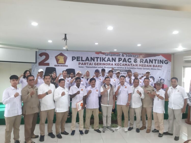 FOTO BERSAMA: Pengurus PAC dan ranting Kecamatan Medan Baru foto bersama usai pelantikan di Hotel Sapadia, Jalan Syailendra Petisah Hulu No. 34 Kecamatan Medan Baru Kota Medan, Minggu (29/10/2023). (Foto: Dok/ T77)