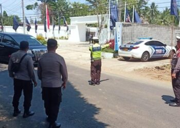Personel Polresta Manado yang tergabung dalam operasi Mantap Brata sukses mengamankan kedatangan Ketua Umum Partai Nasdem, yang tiba di kota tersebut
