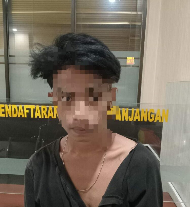Pelaku AR seorang pria berusia 17 tahun, telah melakukan perbuatan tersebut terhadap anak perempuan AJL, yang berusia 15 tahun
