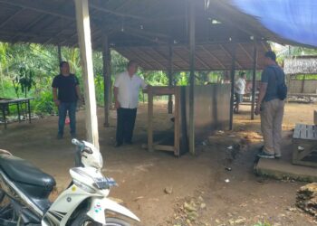 KOSONG: Personel Polsek Patumbak mendapati warung Pak Kulit yang disinyalir lokasi judi Jalan Patumbak - Talun Kenas Desa Patumbak I Kecamatan Patumbak, Kabupaten Deli Serdang dalam keadaan kosong dari praktik judi, Senin (30/10/2023). (Foto Dok/ Polsek Patumbak)