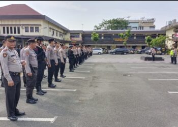 APEL PAM: Polrestabes Medan menggelar apel Pam kunjungan Presiden RI Joko Widodo beserta Ibu Negara Iriana Jokowi, di lapangan apel Mapolrestabes, Jumat (6/10/2023).(Foto Dok/Polrestabes)