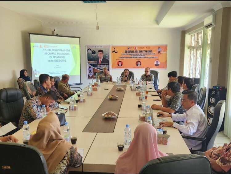 Pemerintah Kabupaten (Pemkab) Nagan Raya melalui Dinas Pekerjaan Umum dan Penataan Ruang (PUPR) melaksanakan Sosialisasi Sistem Pengembangan Informasi Tata Ruang (Sipetarung) Berbasis Digital. Kegiatan itu berlangsung di Aula Dinas PUPR Kompleks Perkantoran Suka Makmue kabupaten setempat, Kamis (12/10/2023