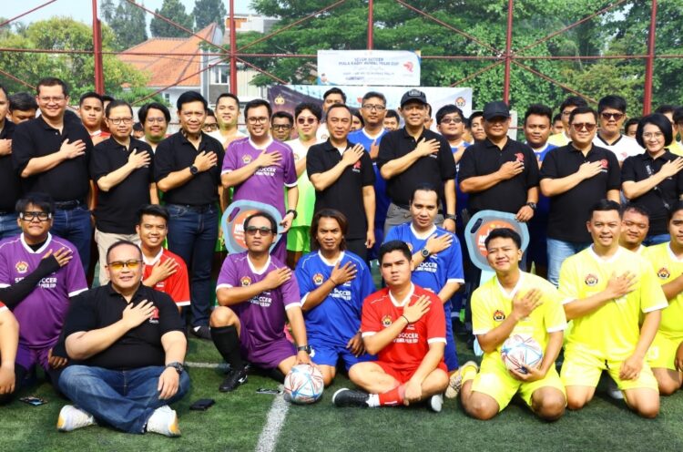Kadiv Humas Polri Irjen Sandi Nugroho membuka acara Seven Soccer yang diikuti seluruh jajaran Divisi Humas dan jurnalis. Sebanyak 105 peserta memeriahkan acara tersebut