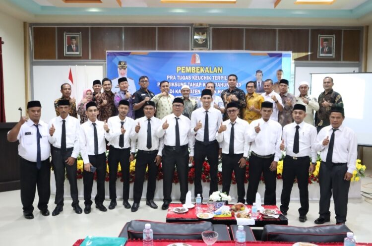 Pemerintah Kabupaten (Pemkab) Nagan Raya Provinsi Aceh melaksanakan pembekalan pratugas untuk 40 orang kepala desa (kades/keuchik) yang terpilih dalam Pilchiksung tahap III tahun 2023. Kegiatan tersebut berlangsung di Aula Hotel Grand Nagan Simpang Peut, Kuala, Sabtu (21/10/2023).