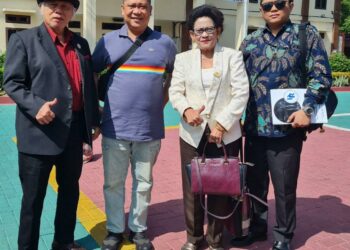 FOTO BERSAMA: Foto bersama dari kiri ke kanan Dr. Djonggi M. Panggabean Simorangkir, SH.MH. Josua Tampubolon, SE. Dr. Ida Radjagukguk, SH.MH. Glenn Felix Simorangkir, SH.MH. Dr. (Cand ). (Foto Dok/ Djonggi)