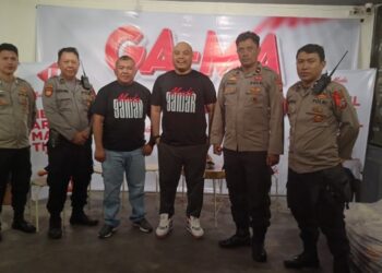 Personel Satgas Preventif dengan sigap melaksanakan tugas pengamanan dalam acara deklarasi pemenangan Muda Ganjar yang berlangsung meriah di Kafe Esspecto Coffe, yang terletak di Jln Flamboyan Kelurahan Sario Kotabaru, Kecamatan Sario