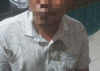 Tim Delta Resmob beraksi pada Senin malam, pukul 22.39 WITA, berhasil mengamankan pelaku perzinaan yang meresahkan. Terlapor yang teridentifikasi sebagai TM (47 tahun), seorang pekerja swasta, ditangkap di Griya Paniki Indah, Senin (30/10.2023).