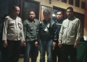 Kanit Reskrim Polsek Siantar Martoba bersama Tim Polsek Siantar martoba mengamankan Ganja. Foto: Dok. Polsek Siantar Utara.