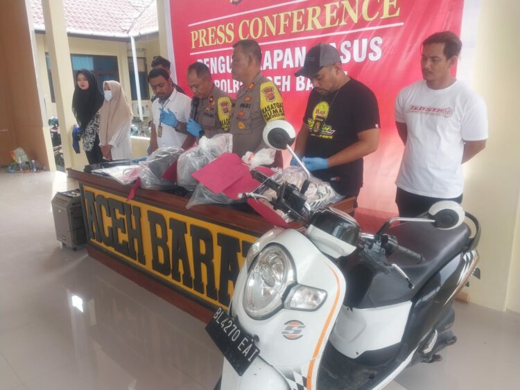 Kapolres Aceh Barat AKBP Andi Kirana S.I.K., M.H, melalui Wakapolres, Kompol Iswahyudi S.H., CPHR yang didampingi Kasat Reskrim, Iptu Fachmi Suciandi SH dan Kasi Humas, AKP Mawardi, mengatakan bahwa kasus tersebut murni akibat kecelakaan tunggal, bukan pembegalan atau pun perampokan.