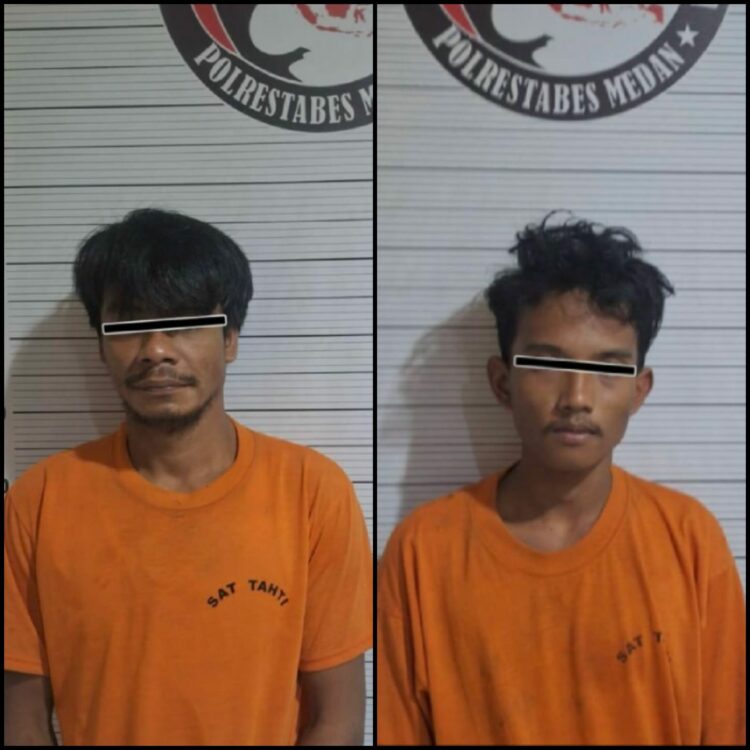 PENGEDAR NARKOBA: Dua tersangka pengedar narkoba jenis sabu masing-masing berinisial AR dan DP diamankan di Mako Satres Narkoba Polrestabes Medan, Jumat (3/11/2023).(Foto Dok/Polrestabes)