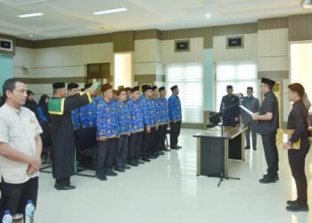 Pj Wali Kota Sabang Reza Fahlevi melantik dan mengambil sumpah 24 orang, yang terdiri dari pejabat administrator, pengawas, non eselon, di lingkungan Pemerintah Kota Sabang, bertempat di Aula Lantai IV Kantor Wali Kota Sabang, Jum'at (3/11/23).