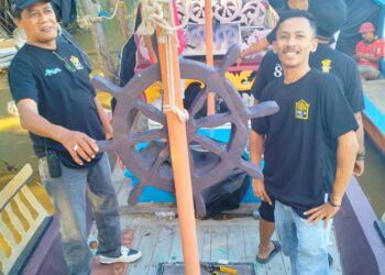 Kontingen Pekan Kebudayaan Aceh (PKA) ke-8 Kabupaten Nagan Raya ikut serta meramaikan pawai Perahu Hias pada event budaya empat tahunan tersebut.