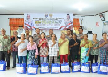 Bagian Sumber Daya Manusia (SDM) Polres Samosir melaksanakan kegiatan berbakti sosial dan penanaman pohon di Desa Sait Nihuta Kecamatan Pangururan Kabupaten Samosir pada tanggal 4 November 2023